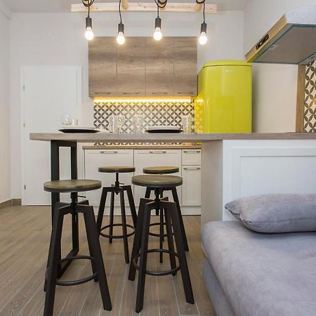 Sunny And Modern 1Bdr Apartment In The Center Sofia Exterior photo