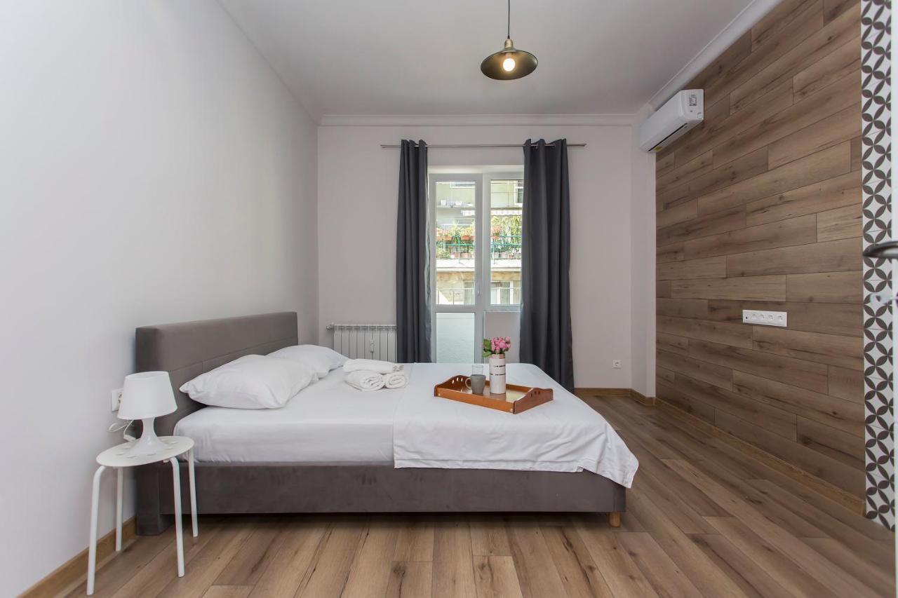 Sunny And Modern 1Bdr Apartment In The Center Sofia Exterior photo